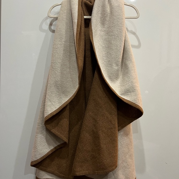 Reversible Tan Fall Vest - Fall Staple - Picture 3 of 7